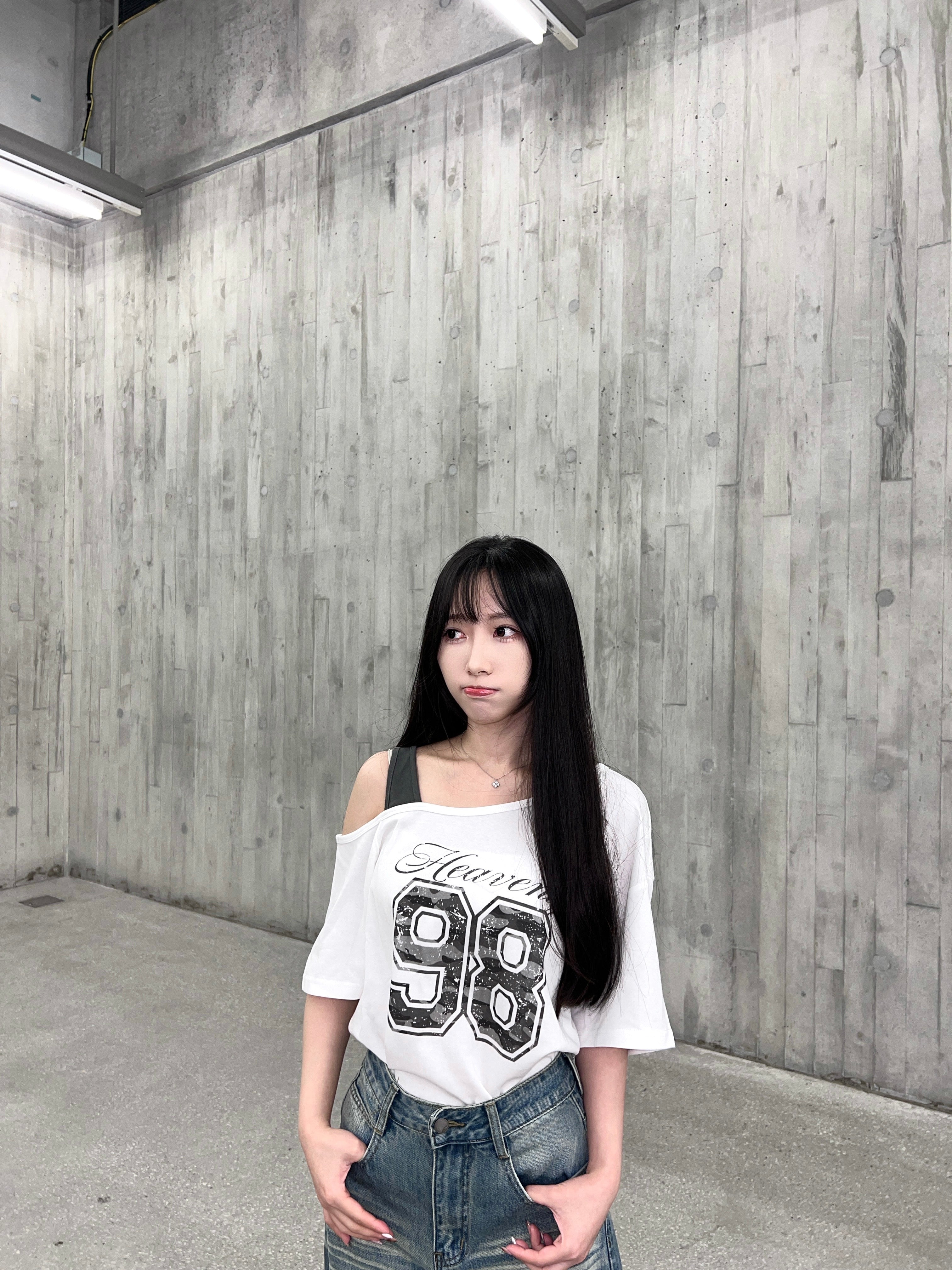 T4237 | 迷彩數字印花露肩大T👣（2色入）
