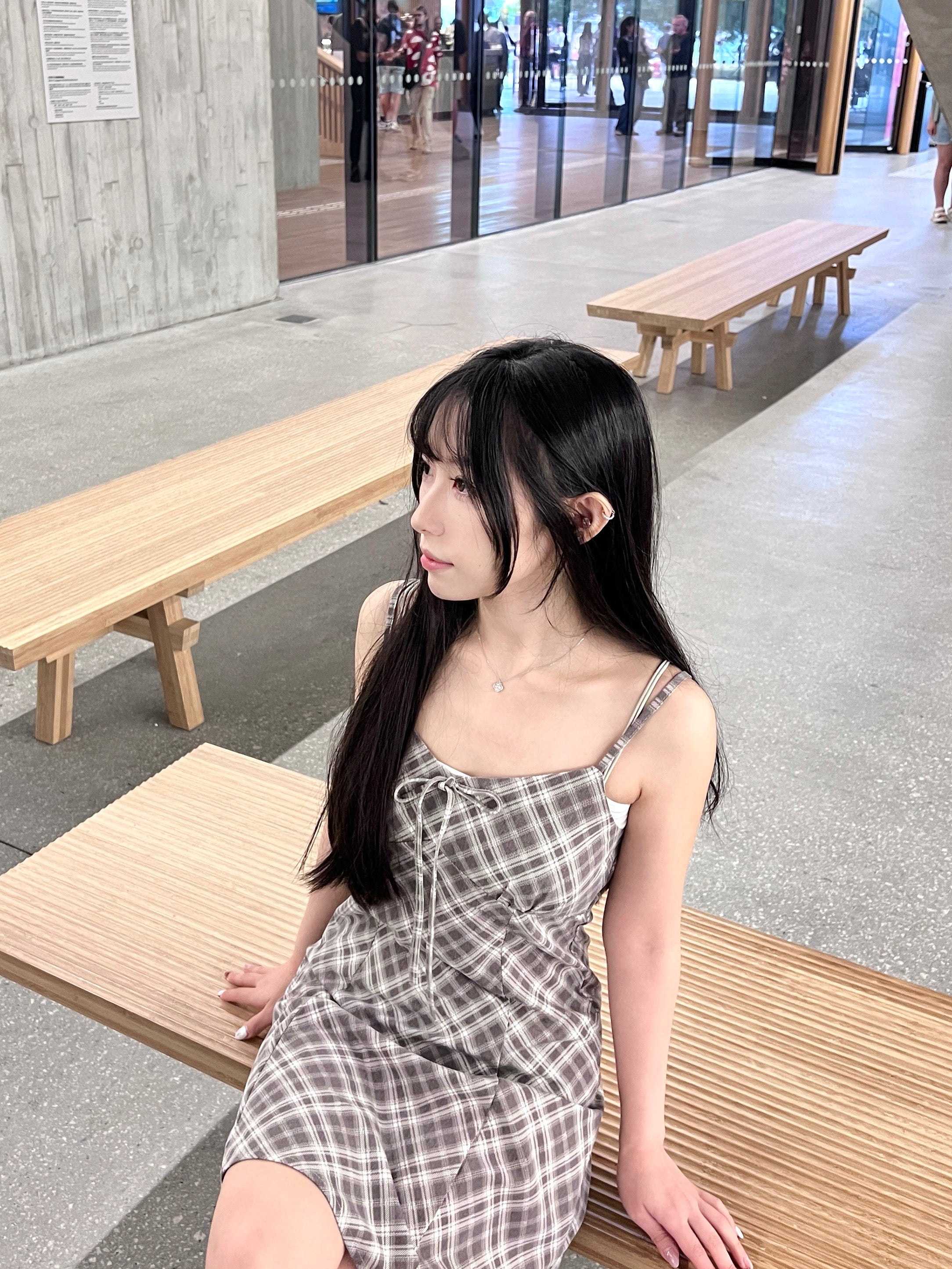 D2115 | 法式蝴蝶結系帶格子吊帶連身裙（2色入）