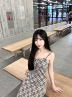 D2115 | 法式蝴蝶結系帶格子吊帶連身裙（2色入）