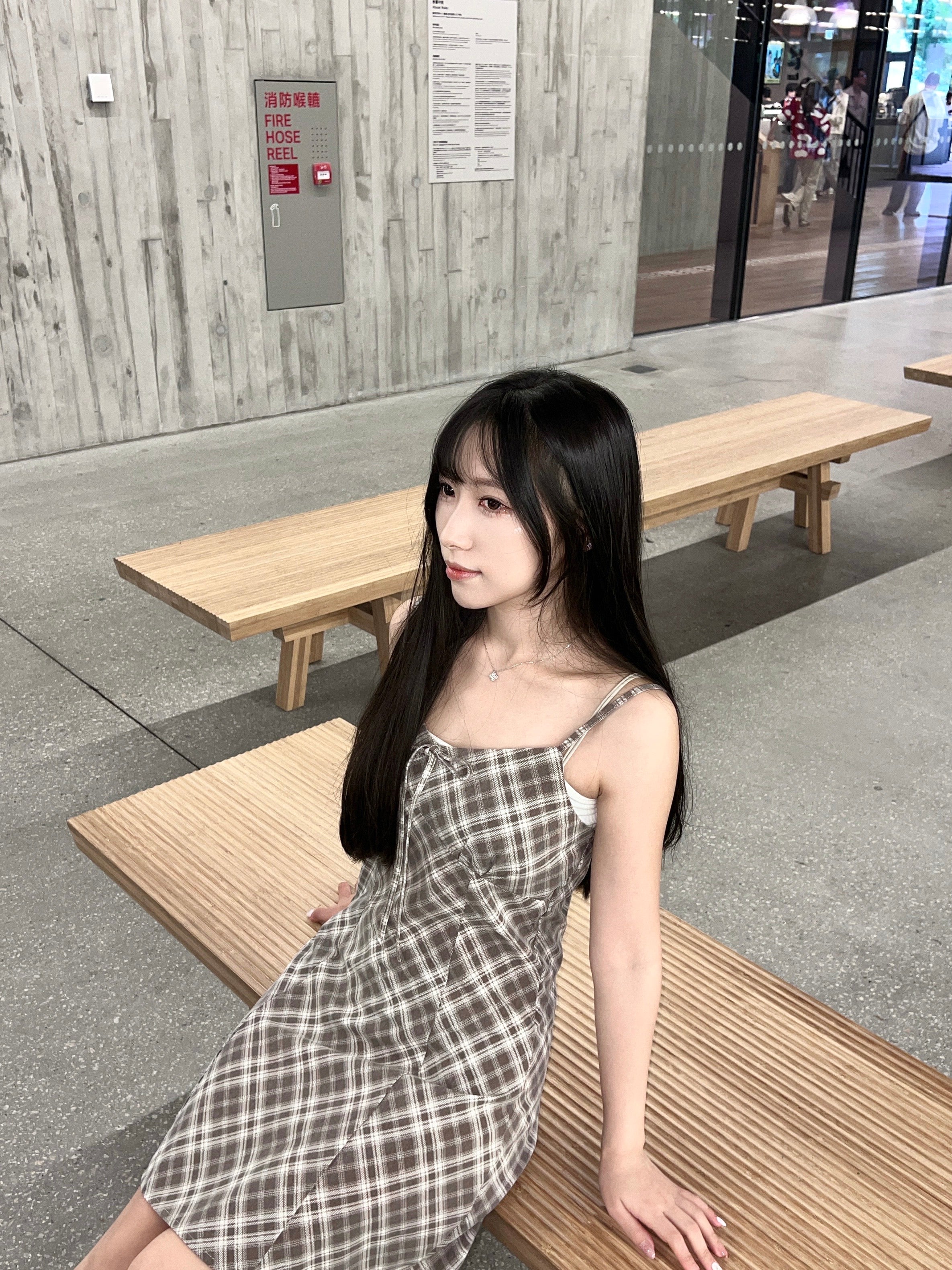 D2115 | 法式蝴蝶結系帶格子吊帶連身裙（2色入）