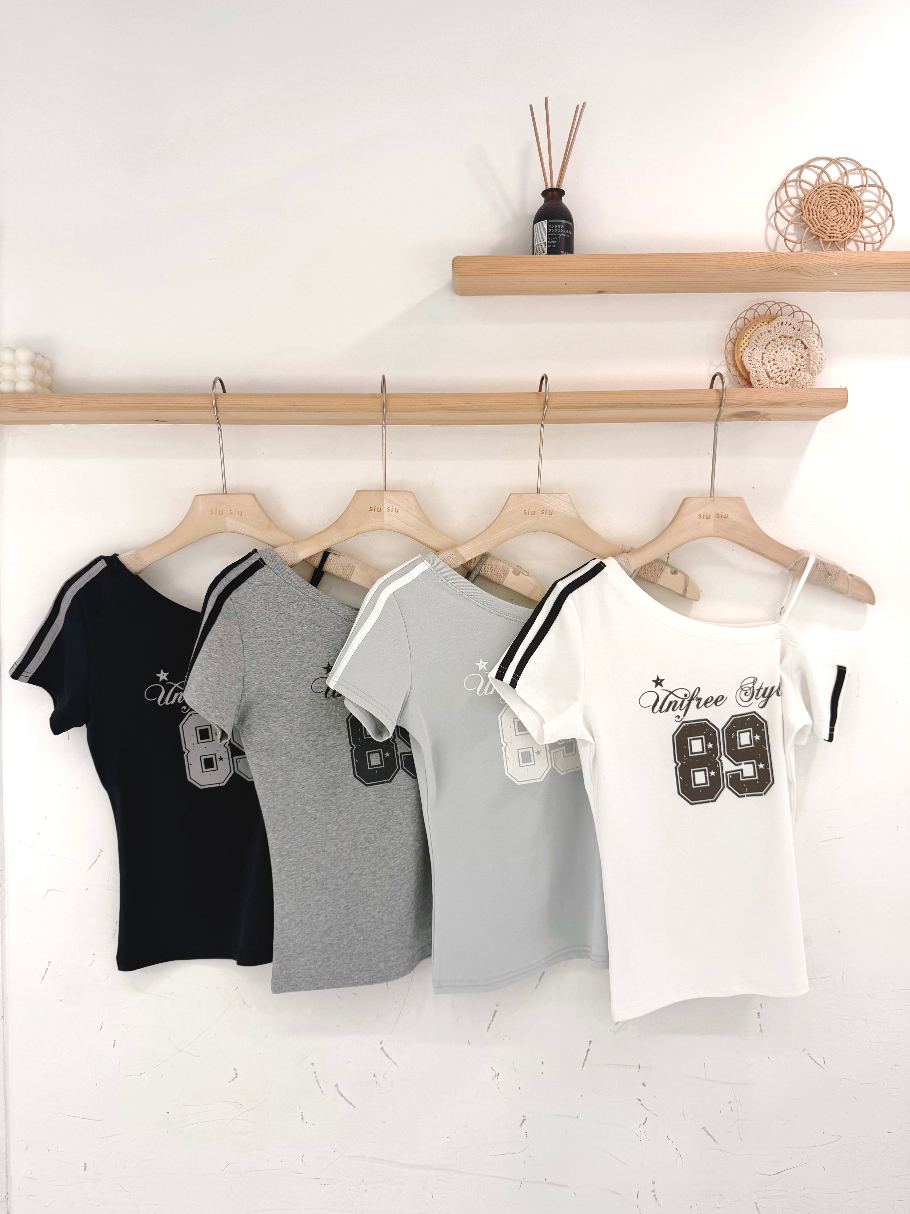 T4241 |美式數字露肩短T⭑.ᐟ（4色入）